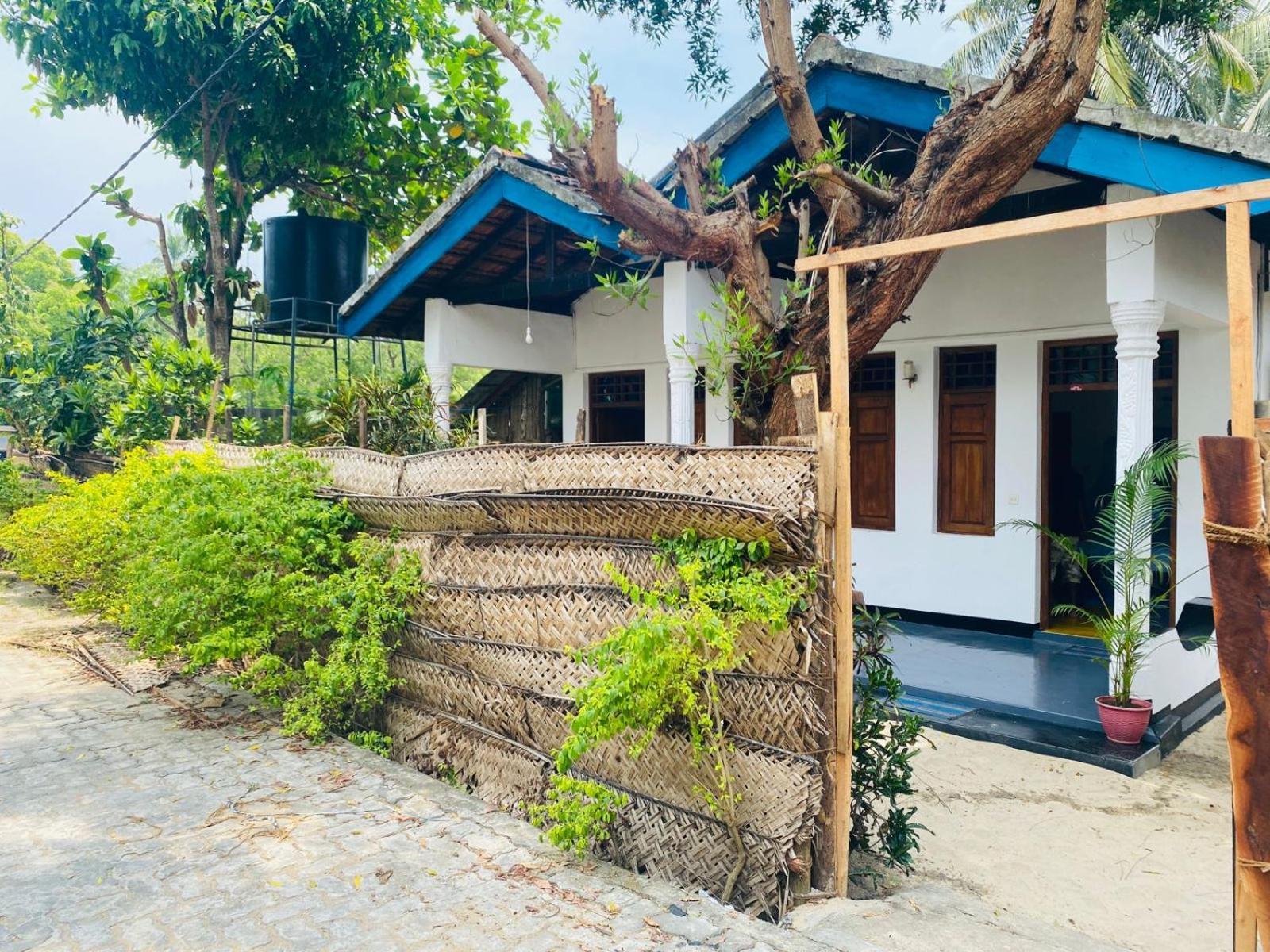 Aaliya Bay Hotell Arugam Bay Exteriör bild