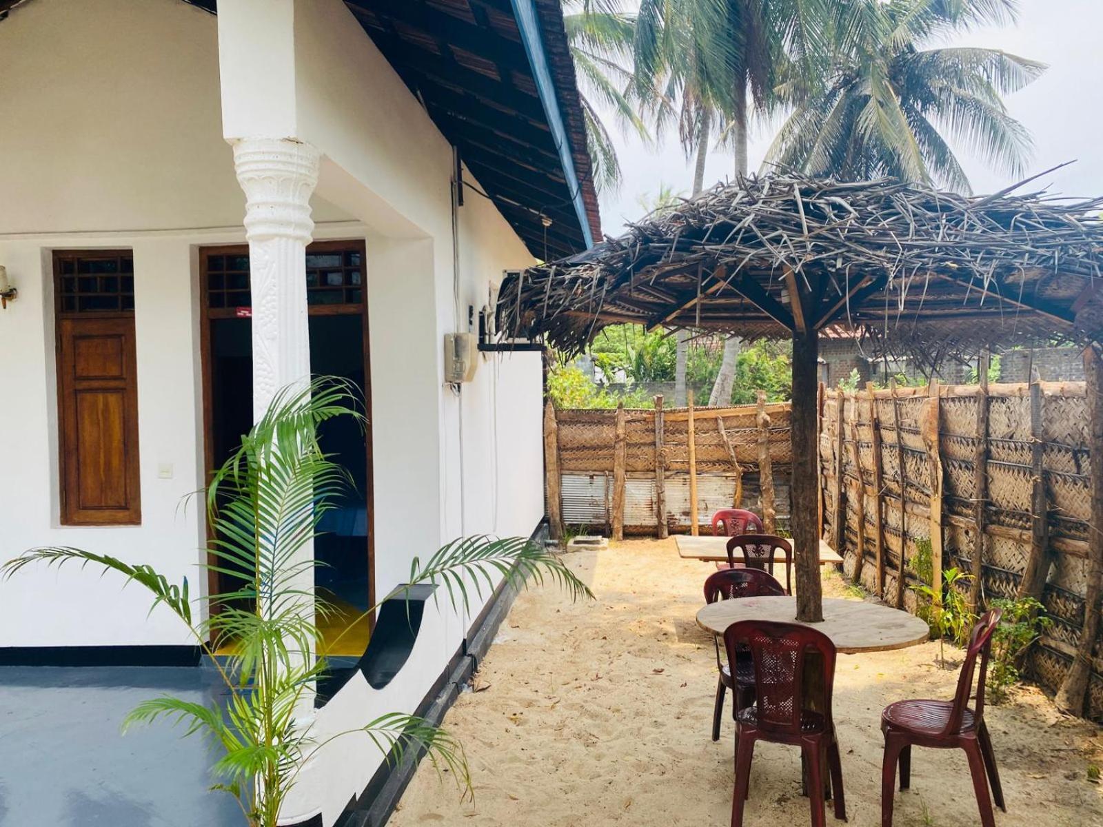 Aaliya Bay Hotell Arugam Bay Exteriör bild