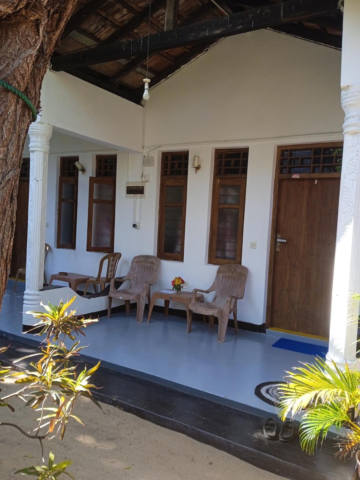 Aaliya Bay Hotell Arugam Bay Exteriör bild