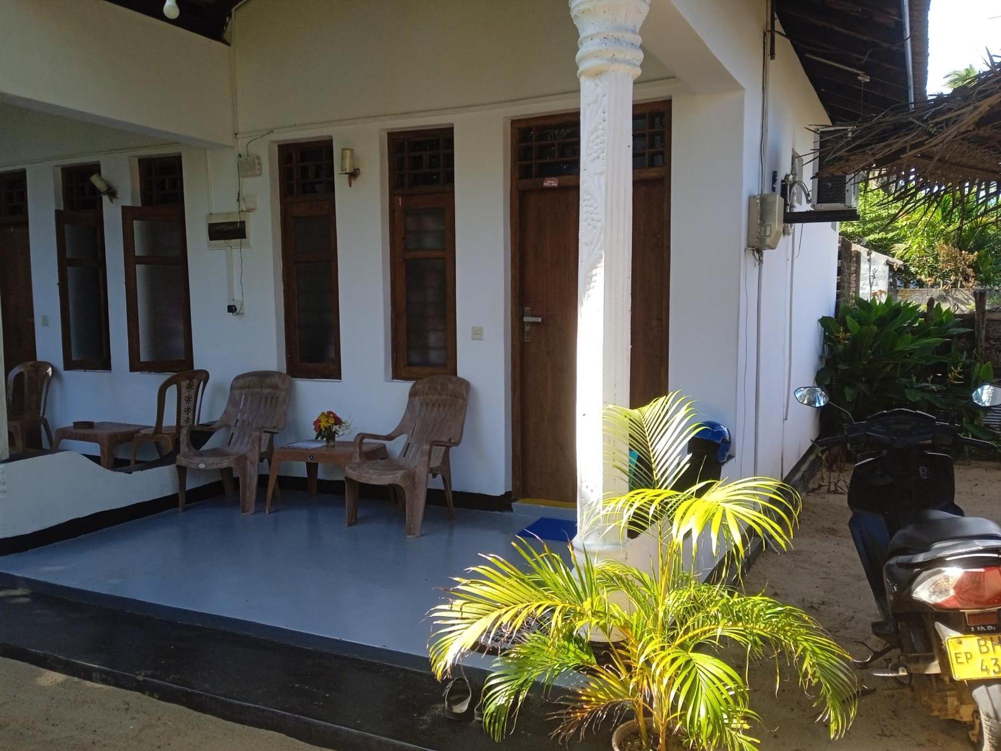 Aaliya Bay Hotell Arugam Bay Exteriör bild